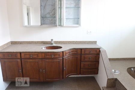 Casa à venda com 298m², 4 quartos e 2 vagasBanheiro 3