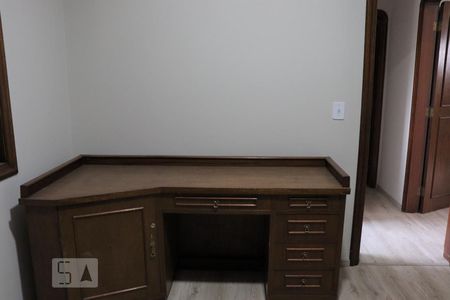 Casa à venda com 298m², 4 quartos e 2 vagasQuarto 2