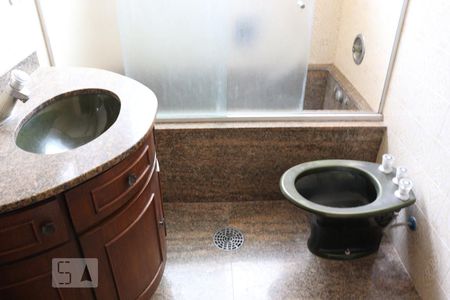 Casa à venda com 298m², 4 quartos e 2 vagasBanheiro 1