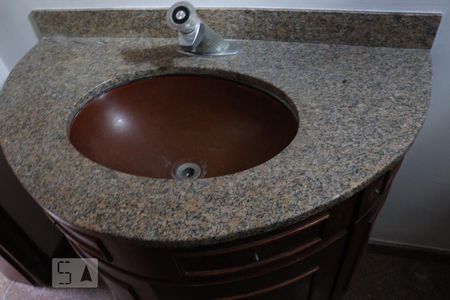 Casa à venda com 298m², 4 quartos e 2 vagasBanheiro 4