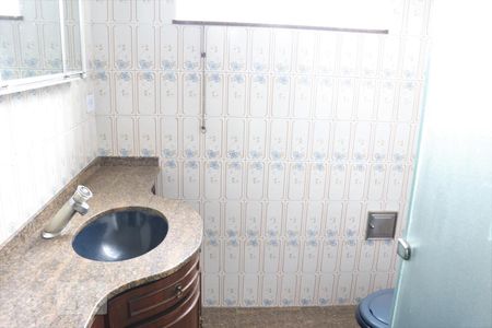 Casa à venda com 298m², 4 quartos e 2 vagasBanheiro 2