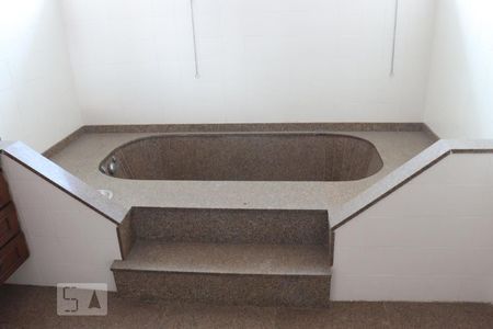 Casa à venda com 298m², 4 quartos e 2 vagasBanheiro 3