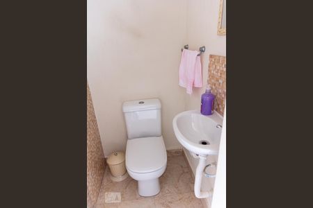 Casa à venda com 200m², 3 quartos e 3 vagasBanheiro Serviço