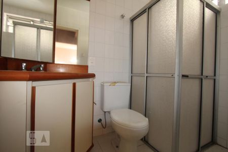 Banheiro de apartamento para alugar com 1 quarto, 64m² em Centro, Curitiba
