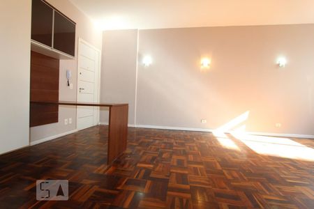 Sala de apartamento para alugar com 1 quarto, 64m² em Centro, Curitiba