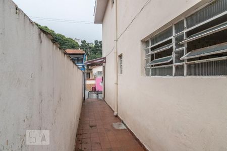 Casa para alugar com 100m², 2 quartos e 1 vaga Casa para alugar com 100m², 2 quartos e 1 vagaCorredor lateral externo