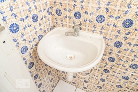 Casa para alugar com 100m², 2 quartos e 1 vaga Casa para alugar com 100m², 2 quartos e 1 vagaBanheiro de Serviço