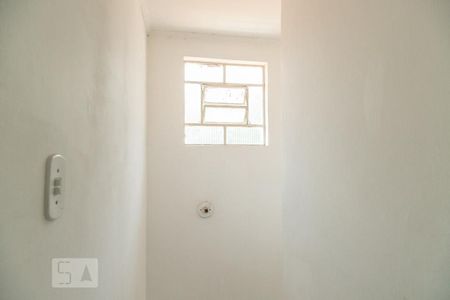 Casa para alugar com 100m², 2 quartos e 1 vaga Casa para alugar com 100m², 2 quartos e 1 vagaJanela da escada