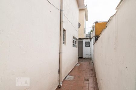 Casa para alugar com 100m², 2 quartos e 1 vaga Casa para alugar com 100m², 2 quartos e 1 vagaCorredor lateral externo