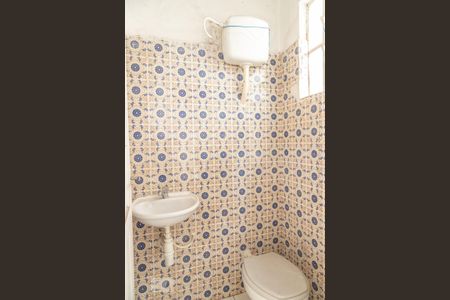 Casa para alugar com 100m², 2 quartos e 1 vaga Casa para alugar com 100m², 2 quartos e 1 vagaBanheiro de Serviço