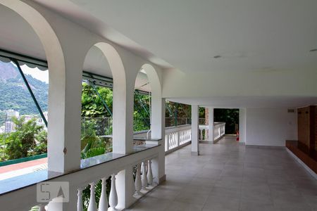 Apartamento à venda com 221m², 3 quartos e 2 vagasÁrea comum