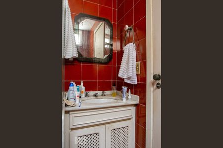 Apartamento à venda com 221m², 3 quartos e 2 vagasBanheiro do Quarto 2 - Suíte