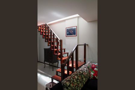 Apartamento à venda com 221m², 3 quartos e 2 vagasEscada Sala