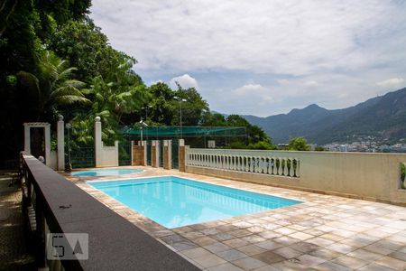 Apartamento à venda com 221m², 3 quartos e 2 vagasÁrea comum - Piscina