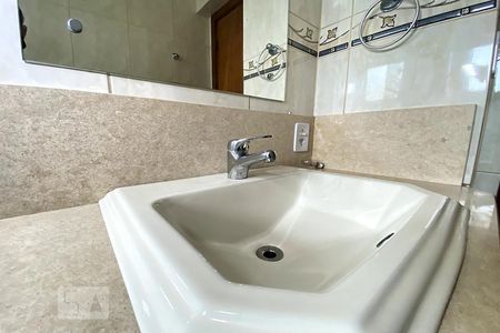 Apartamento para alugar com 129m², 4 quartos e sem vagaPia da Banheiro da Suíte 1