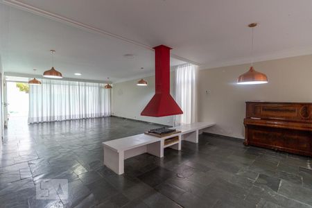 Casa de condomínio para alugar com 320m², 4 quartos e 4 vagasSala