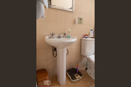 Casa à venda com 180m², 3 quartos e 2 vagasBanheiro