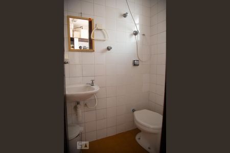 Casa à venda com 180m², 3 quartos e 2 vagasBanheiro de Serviço