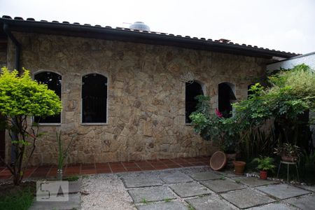 Casa à venda com 180m², 3 quartos e 2 vagasFachada