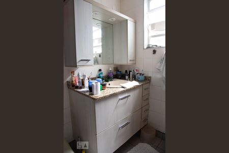 Casa à venda com 180m², 3 quartos e 2 vagasBanheiro Suíte 2