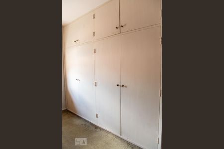 Casa à venda com 180m², 3 quartos e 2 vagasQuarto