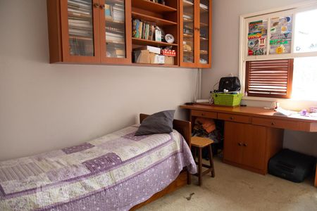 Casa à venda com 180m², 3 quartos e 2 vagasQuarto