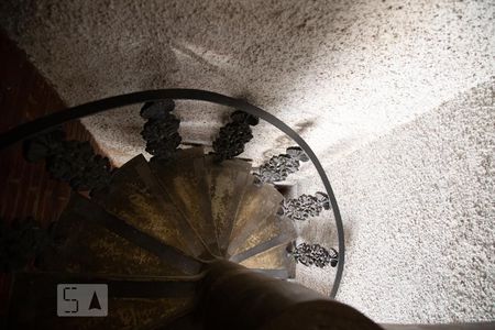 Casa à venda com 180m², 3 quartos e 2 vagasEscada