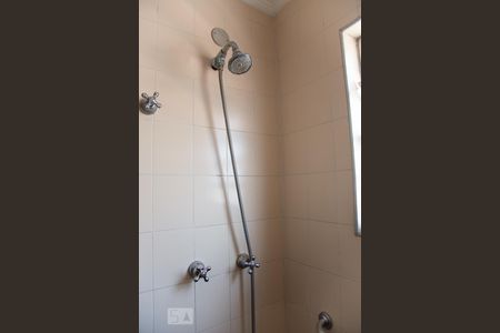 Casa à venda com 180m², 3 quartos e 2 vagasBanheiro