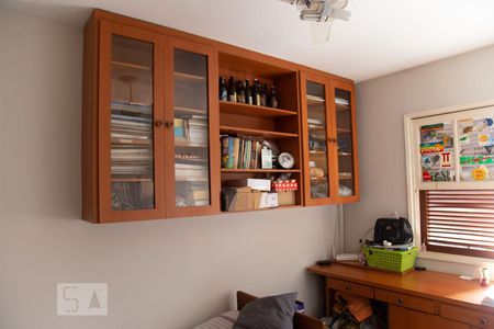 Casa à venda com 180m², 3 quartos e 2 vagasQuarto