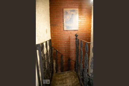 Casa à venda com 180m², 3 quartos e 2 vagasEscada