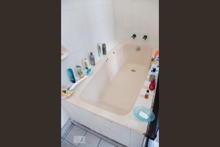 Casa à venda com 180m², 3 quartos e 2 vagasBanheiro Suíte 2