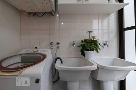 Casa à venda com 500m², 4 quartos e 6 vagas Casa à venda com 500m², 4 quartos e 6 vagasÁrea de Serviço