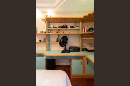 Casa à venda com 500m², 4 quartos e 6 vagas Casa à venda com 500m², 4 quartos e 6 vagasQuarto 3