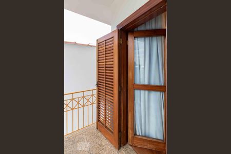 Casa à venda com 500m², 4 quartos e 6 vagas Casa à venda com 500m², 4 quartos e 6 vagasSacada do Quarto 3