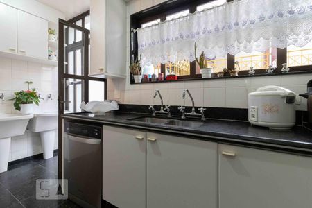 Casa à venda com 500m², 4 quartos e 6 vagas Casa à venda com 500m², 4 quartos e 6 vagasCozinha