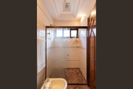 Casa à venda com 500m², 4 quartos e 6 vagas Casa à venda com 500m², 4 quartos e 6 vagasBanheiro da Suíte 2