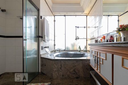 Casa à venda com 500m², 4 quartos e 6 vagas Casa à venda com 500m², 4 quartos e 6 vagasBanheiro da Suíte 1