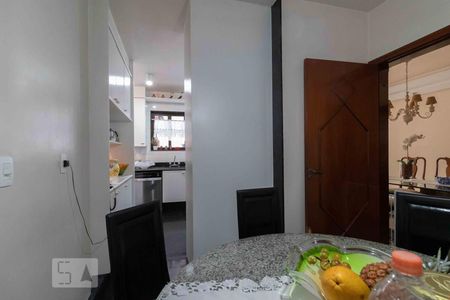 Casa à venda com 500m², 4 quartos e 6 vagas Casa à venda com 500m², 4 quartos e 6 vagasCozinha