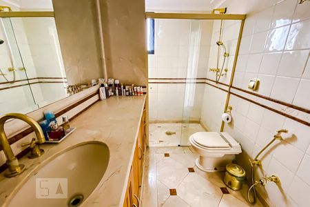 Apartamento à venda com 202m², 3 quartos e 3 vagasBanheiro Quarto 02 suite