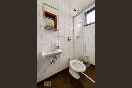 Apartamento à venda com 202m², 3 quartos e 3 vagasBanheiro Quarto de empregada