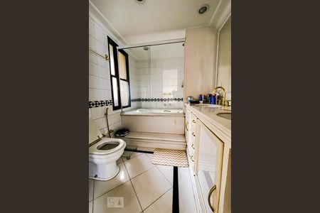 Apartamento à venda com 202m², 3 quartos e 3 vagasBanheiro quarto 03 suite