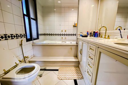 Apartamento à venda com 202m², 3 quartos e 3 vagasBanheiro quarto 03 suite