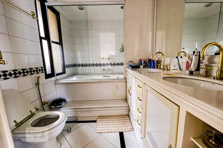 Apartamento à venda com 202m², 3 quartos e 3 vagasBanheiro quarto 03 suite