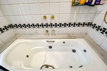 Apartamento à venda com 202m², 3 quartos e 3 vagasBanheira quarto 03 suite