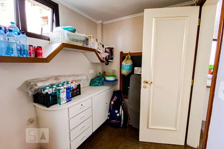 Apartamento à venda com 202m², 3 quartos e 3 vagasQuarto de empregada