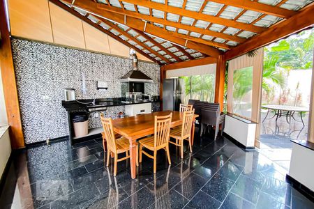 Apartamento à venda com 202m², 3 quartos e 3 vagasChurrasqueira