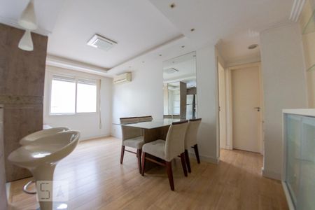 Sala de apartamento para alugar com 1 quarto, 55m² em Passo da Areia, Porto Alegre
