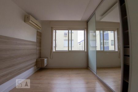 Quarto de apartamento para alugar com 1 quarto, 55m² em Passo da Areia, Porto Alegre