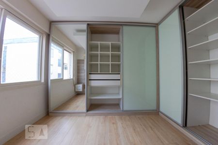 Quarto de apartamento para alugar com 1 quarto, 55m² em Passo da Areia, Porto Alegre