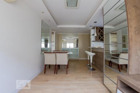 Sala de apartamento para alugar com 1 quarto, 55m² em Passo da Areia, Porto Alegre